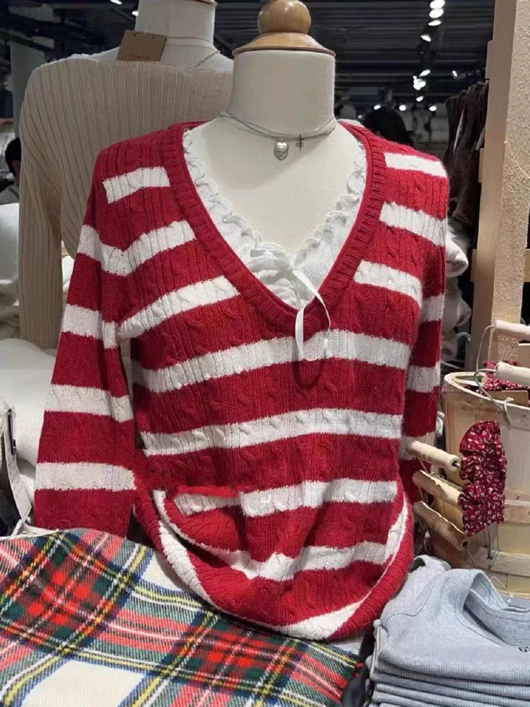 Twisted Flower Stripes Knitted Sweater Woman Autumn V-Neck Long Sleeve Pullover Casual Sweet Cute Preppy Style Y2k Sweaters Chic