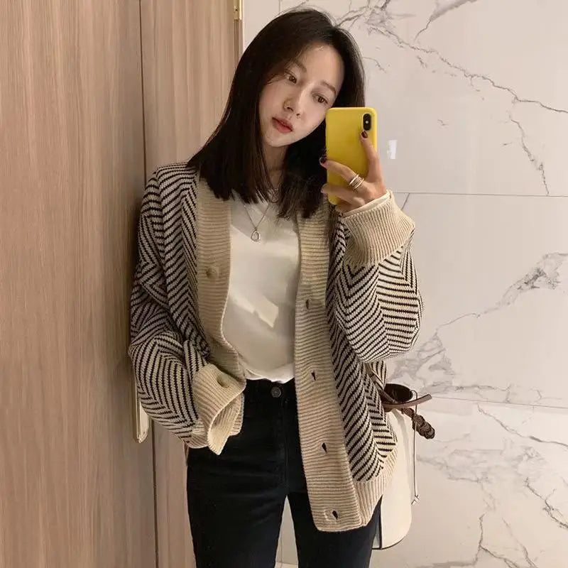 Women's Sweater Button Down V-Neck Striped Cardigan Knitted Tops Single Breasted Autumn Winter Casual Chic Knitwear Outfit