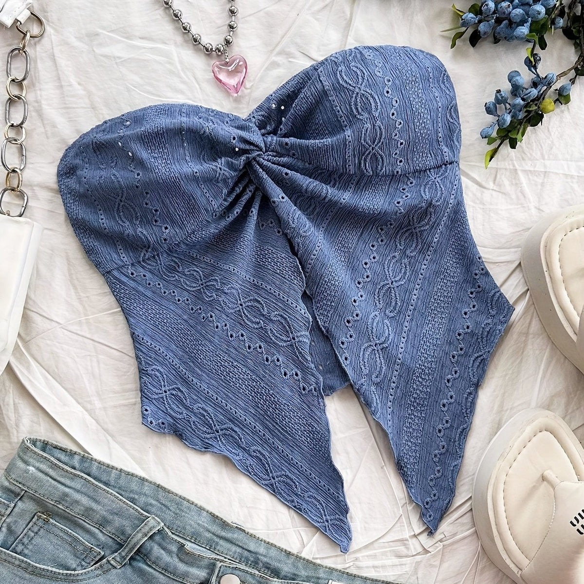 Solid Strapless Lace Bandeau Top Elegant Lace Hollow Bandeau Top, Polyester and Elastane Blend, Knit Fabric, Solid Color, Strapless Design, for All Seasons